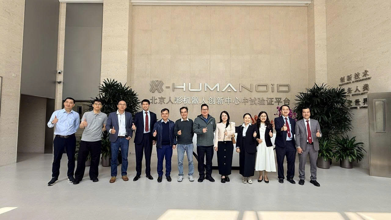 Đoàn tham quan Trung tâm Thu thập Dữ liệu Robot hình người của UBTECH tại Bắc Kinh