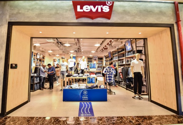 How did ACFC execute the strategy to make Levi's a top Jeans/Denim brand in  Vietnam?